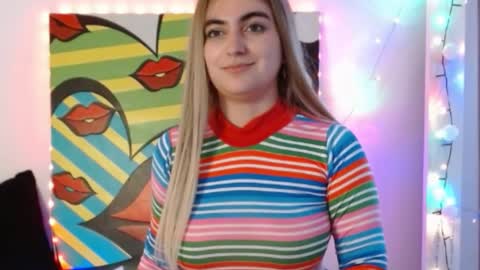Snapshot of sweett_minionn chatting on December 5, 6:11 pm IG valeen mo Vale My schedule Monday to Friday900 am - 300 pm online show from December 5, 6:11 pm