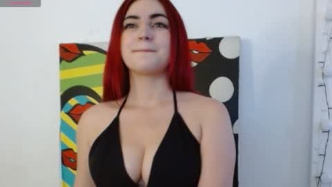 Snapshot of sweett_minionn chatting on January 8, 8:50 pm IG valeen mo Vale My schedule Monday to Friday900 am - 300 pm online show from January 8, 8:50 pm