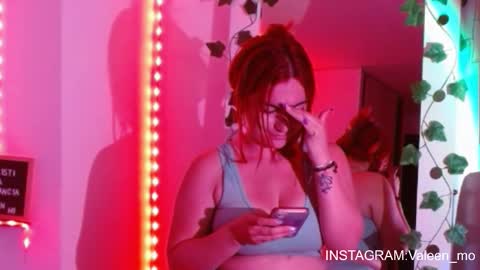 Snapshot of sweett_minionn chatting on February 21, 2:39 am IG valeen mo Vale My schedule Monday to Friday900 am - 300 pm online show from February 21, 2:39 am