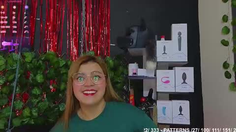 Snapshot of sweett_mollyy chatting on November 8, 3:34 pm Molly - INDEPENDENT MODEL online show from November 8, 3:34 pm