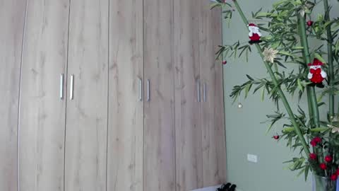 Snapshot of sweett_petite chatting on December 21, 11:02 pm online show from December 21, 11:02 pm