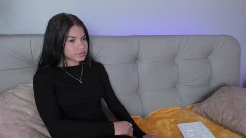 Snapshot of sweett_petite chatting on December 28, 4:20 pm online show from December 28, 4:20 pm