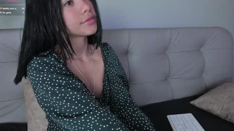 Snapshot of sweett_petite chatting on January 21, 4:37 pm online show from January 21, 4:37 pm