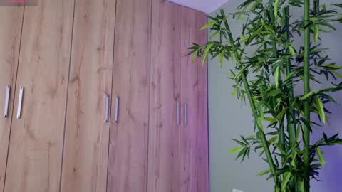 Snapshot of sweett_petite chatting on January 23, 4:48 pm online show from January 23, 4:48 pm