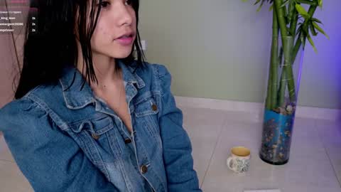 Snapshot of sweett_petite chatting on January 30, 10:51 pm online show from January 30, 10:51 pm