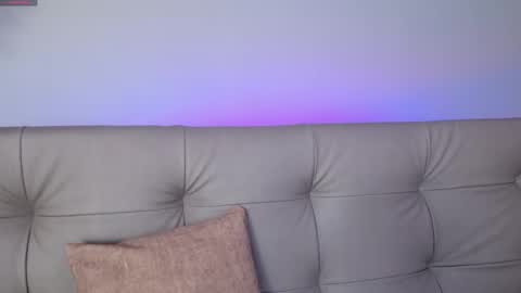 Snapshot of sweett_petite chatting on February 25, 4:21 pm online show from February 25, 4:21 pm