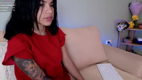 Snapshot of sweett_petite chatting on March 7, 8:00 pm online show from March 7, 8:00 pm