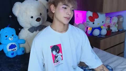 Snapshot of sweettfoxx chatting on November 18, 5:01 am Neffer online show from November 18, 5:01 am