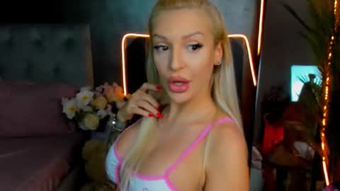 Snapshot of sweettheaa_ chatting on September 24, 5:05 pm Jessica online show from September 24, 5:05 pm