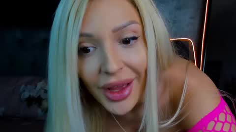 Snapshot of sweettheaa_ chatting on October 12, 7:02 pm Jessica online show from October 12, 7:02 pm