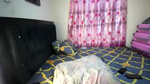 PEACHES online show from December 10, 5:33 pm