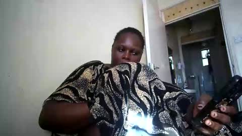 PEACHES online show from May 3, 1:17 pm