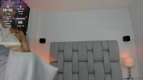 Snapshot of sweetty_girl_ chatting on December 14, 6:45 pm Sweetty online show from December 14, 6:45 pm