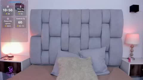 Snapshot of sweetty_girl_ chatting on December 15, 7:18 pm Sweetty online show from December 15, 7:18 pm