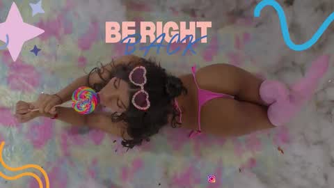 Snapshot of sweetviolet___ chatting on December 14, 11:59 am sweetviolet___ online show from December 14, 11:59 am