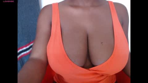 Snapshot of sweetxbigboobs chatting on August 3, 10:21 am Sweetxbigboobs online show from August 3, 10:21 am