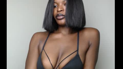 sweetxxboobsx online show from October 27, 10:36 pm