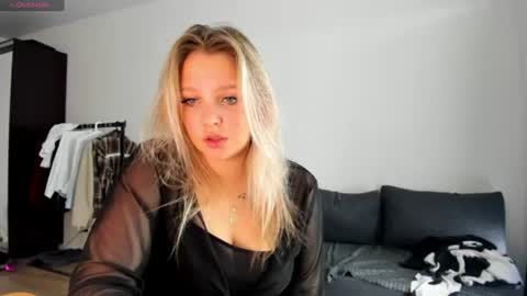 Snapshot of sweety_bettyyy chatting on June 17, 11:56 am Betty online show from June 17, 11:56 am