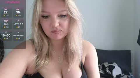 Snapshot of sweety_bettyyy chatting on July 8, 4:06 am Betty online show from July 8, 4:06 am