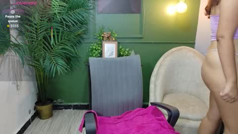 Snapshot of sweety_smilee chatting on March 28, 7:57 pm Emma online show from March 28, 7:57 pm