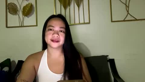 Snapshot of sweetyasian_ chatting on December 1, 10:15 pm stacey online show from December 1, 10:15 pm