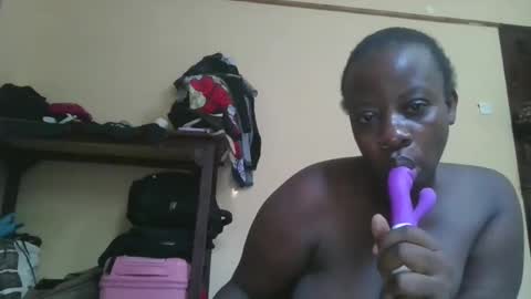 sweetyass25 online show from November 15, 9:17 am