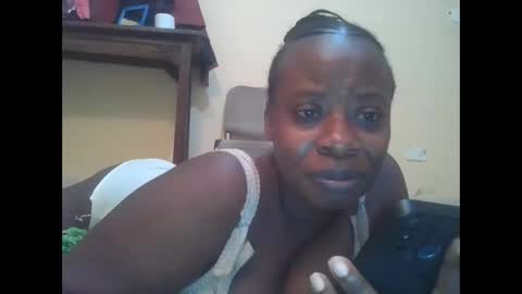 Snapshot of sweetyass25 chatting on June 3, 2:33 pm sweetyass25 online show from June 3, 2:33 pm