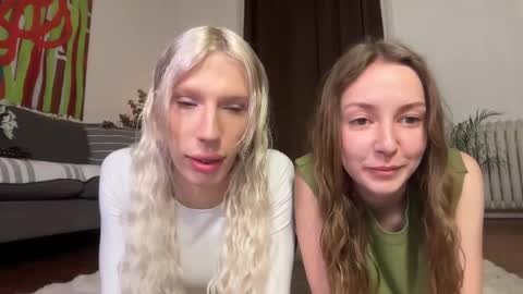 Lily online show from April 19, 9:52 am