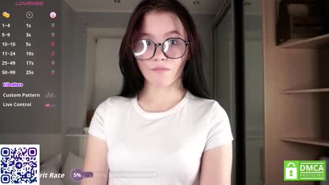 Snapshot of sweetyoops chatting on October 17, 5:48 pm Astrid online show from October 17, 5:48 pm