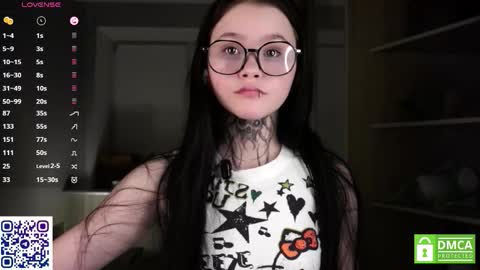 Snapshot of sweetyoops chatting on November 13, 8:08 pm Astrid online show from November 13, 8:08 pm