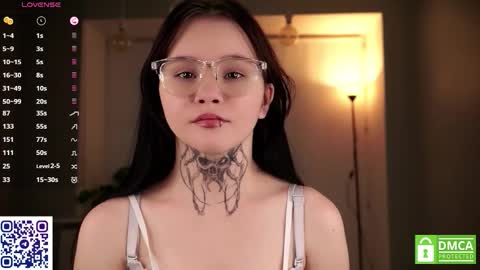 Snapshot of sweetyoops chatting on November 17, 6:24 pm Astrid online show from November 17, 6:24 pm