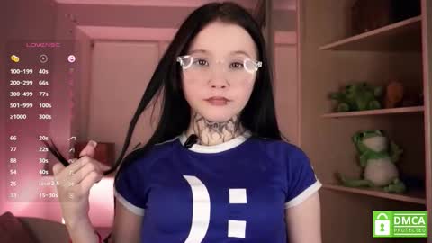 Snapshot of sweetyoops chatting on November 19, 5:46 pm Astrid online show from November 19, 5:46 pm