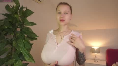 Snapshot of sweetyoops chatting on May 11, 5:13 am Astrid online show from May 11, 5:13 am