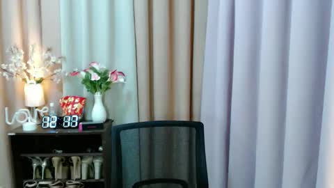 Snapshot of sweetytrannygirlxx chatting on November 18, 4:17 am Megan online show from November 18, 4:17 am