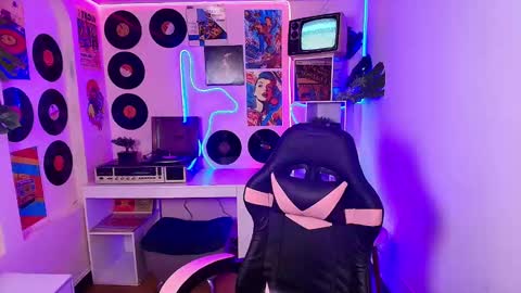 Catalina online show from March 11, 2:51 pm