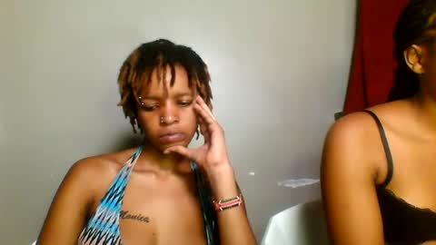 Snapshot of sweetz_candice chatting on June 14, 9:33 am sweetz_candice online show from June 14, 9:33 am