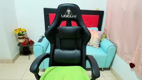 Snapshot of swet_latina18 chatting on July 6, 11:18 am mia online show from July 6, 11:18 am