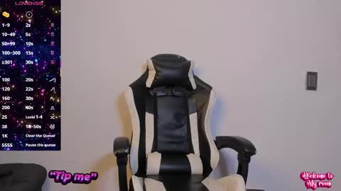 Snapshot of swet_lovee_ chatting on January 14, 10:43 am Your dream online show from January 14, 10:43 am