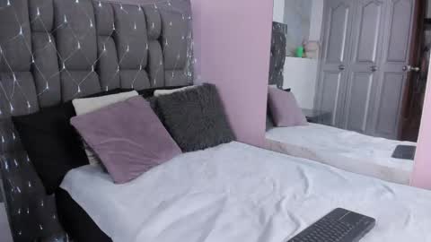 Snapshot of swet_lovee_ chatting on June 4, 2:23 pm Your dream online show from June 4, 2:23 pm