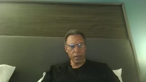 swimmerbod2495 online show from May 16, 6:21 am
