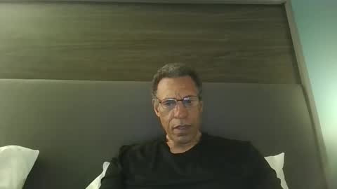 swimmerbod2495 online show from May 16, 6:43 am