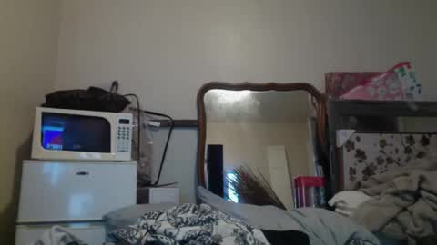 Snapshot of switchfreak5 chatting on December 22, 11:40 am switchfreak5 online show from December 22, 11:40 am