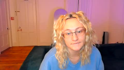 Snapshot of switchykitty chatting on June 22, 6:10 am ashley blayde online show from June 22, 6:10 am