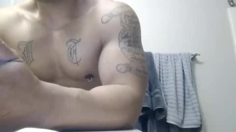 Snapshot of swollenhelmenthead chatting on January 1, 9:41 pm swollenhelmenthead online show from January 1, 9:41 pm