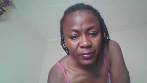 Snapshot of swtebony1 chatting on December 18, 10:27 pm ALICIA online show from December 18, 10:27 pm