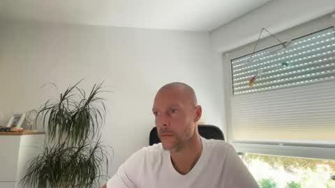 Snapshot of sx1904 chatting on August 5, 7:44 am sx1904 online show from August 5, 7:44 am