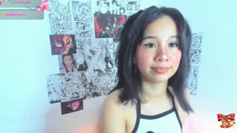 Snapshot of sylphy17 chatting on December 11, 8:26 am sylphy17 online show from December 11, 8:26 am