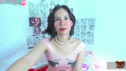 Snapshot of sylphy17 chatting on December 11, 11:32 pm sylphy17 online show from December 11, 11:32 pm