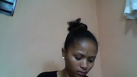 sylvaniah01 online show from June 22, 5:59 am
