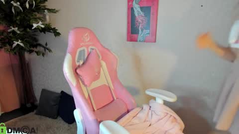 Snapshot of sylvia_ortiz chatting on December 17, 9:37 am Sylvia online show from December 17, 9:37 am